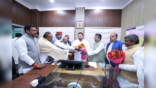 RJD विधायक दल के नेता चुने गए तेजस्वी, लालू बोले- बहुत मेहनत की, यही पार्टी को आगे ले जाएंगे