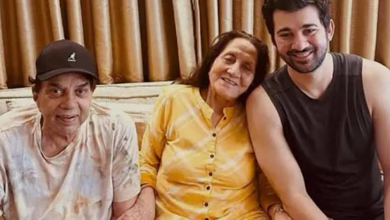 धर्मेंद्र के जाने के बाद परिवार को हर तरफ से मिल रहा सपोर्ट, अब इस एक्टर ने पैपराजी को लगाई फटकार