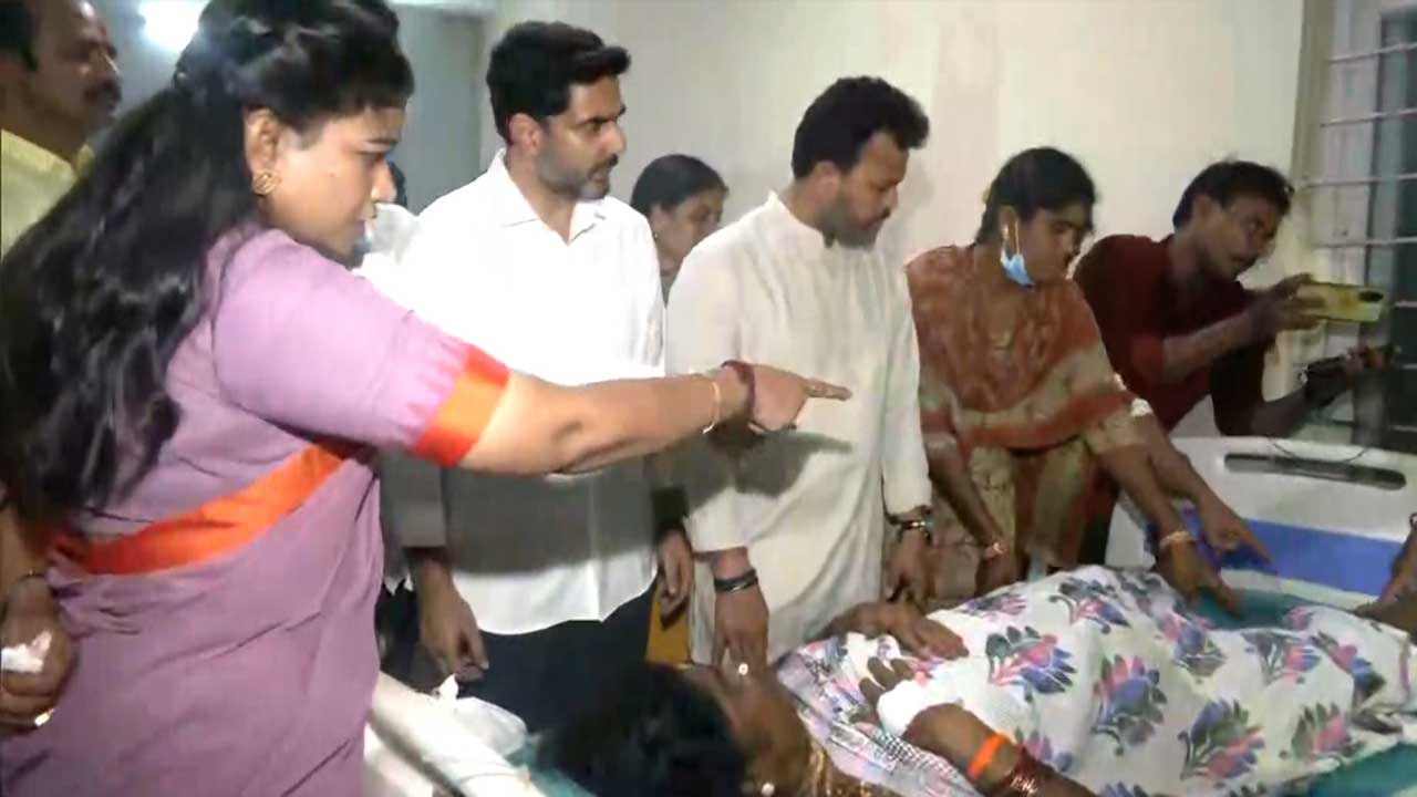 Andhra Temple Stampede: Nara Lokesh, Ram Mohan Naidu Meet Stampede Victims