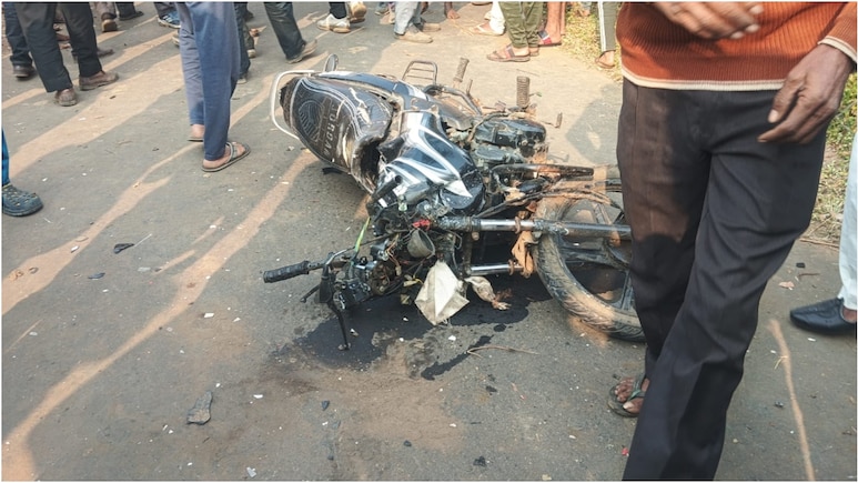 Sagar Road Accident: सड़क किनारे खड़े होकर बात कर रहे थे... बस ने रौंदा, दो भाइयों और इकलौते बेटे समेत परिवार के चार बच्चों की मौत