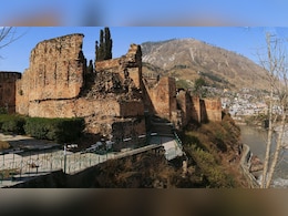 पाकिस्तान में भी है एक लाल किला, जानें क्या है इसका इतिहास