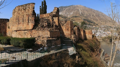 पाकिस्तान में भी है एक लाल किला, जानें क्या है इसका इतिहास