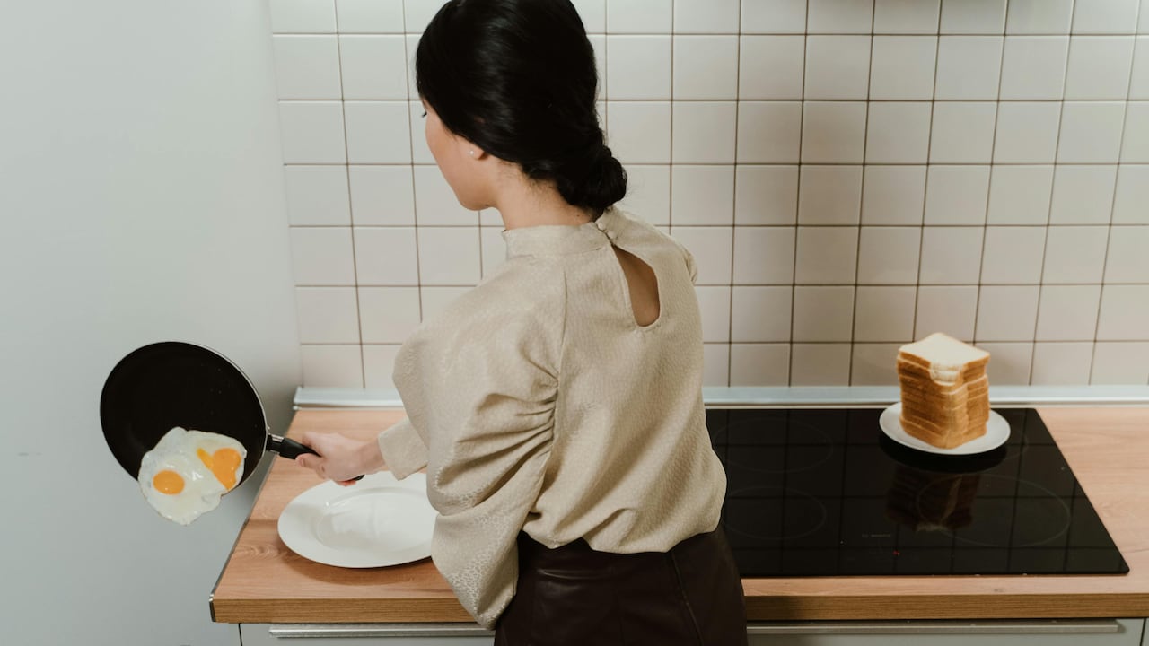 Avoid keeping your induction stovetop dirty Avoid keeping your induction stovetop dirty