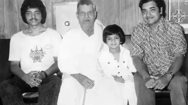 900 फिल्मों में काम करने वाला वो सुपरस्टार, जिसने किया 85 एक्ट्रेस संग रोमांस, 1 साल में आई थी 39 फिल्म...पहचाना क्या?