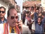 बिहार में डिप्टी CM के काफिले पर भीड़ ने फेंका गोबर-पत्थर, विजय सिन्हा बोले- 'उनकी छाती पर चलेगा बुलडोजर' बिहार में डिप्टी CM के काफिले पर भीड़ ने फेंका गोबर-पत्थर, विजय सिन्हा बोले- 'उनकी छाती पर चलेगा बुलडोजर'
