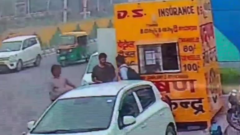 दिल्ली ब्लास्ट: i20 कार में सवार थे 3 लोग, नया CCTV फुटेज आया सामने