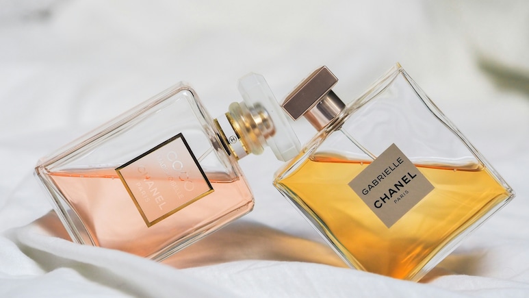 Women Perfume Under 1000: अट्रैक्टिव खुशबू के साथ बजट में भी हैं बेस्ट, ये फ्रेग्रेन्स हर महिला को बनाएंगी खास