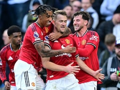Tottenham and Manchester United Both Score Stoppage-Time Goals In 2-2 Draw