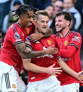 Tottenham and Manchester United Both Score Stoppage-Time Goals In 2-2 Draw