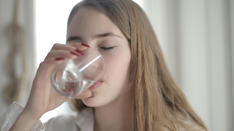 सुबह खाली पेट 15 दिन तक लगातार गुनगुना पानी पीने के हैं क्या फायदे?