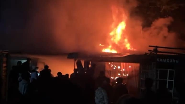 जोधपुर: शेरगढ़ के मुख्य बाजार में दुकान में लगी भीषण आग, 100 किलोमीटर तक फ्रायर ब्रिगेड की कोई सुविधा नहीं