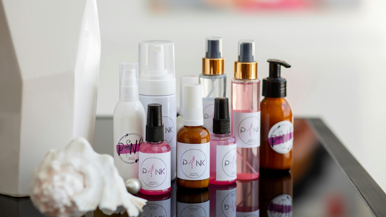 Hydrate your skin with facial mists for instant freshness during the Big Bonanza Sale