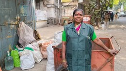 Pune News: माणुसकीने मन जिंकलं! कचऱ्यात सापडले 10 लाख, मावशीने जे केलं ते ऐकून सॅल्यूट ठोकाल