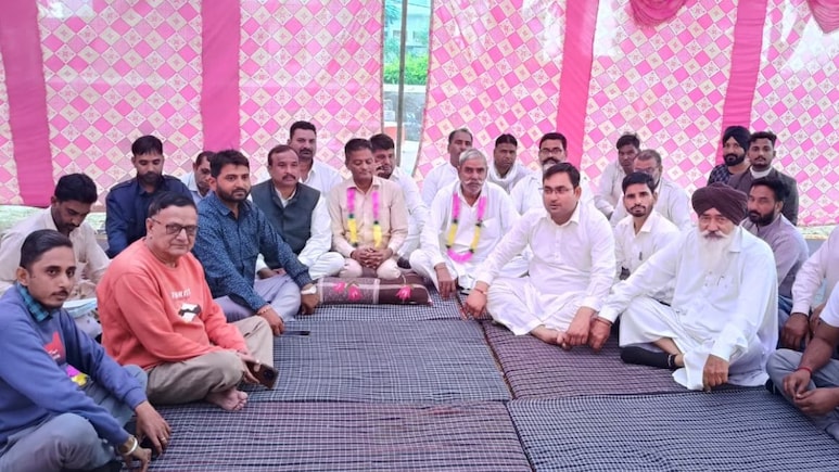 राजस्थान: श्रीगंगानगर में विकास अधिकारी के निलंबन की मांग तेज, सरपंचों ने शुरू की भूख हड़ताल