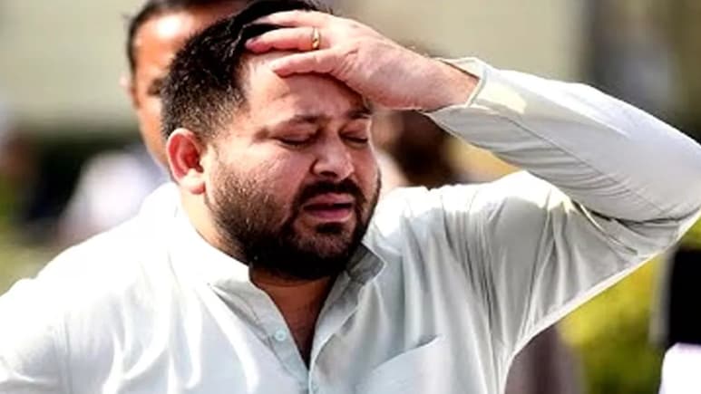 पहले बड़े भाई की बगावत, अब बहन ने भी छोड़ा साथ...मुश्किल में घिरते तेजस्वी यादव!  