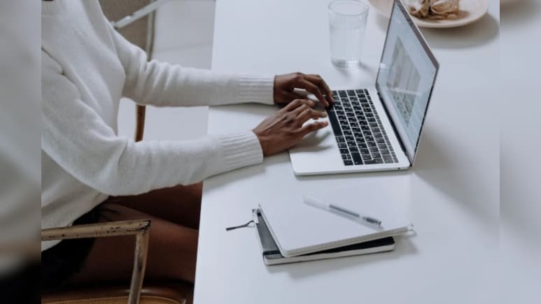 ऑफिस के बाद Boss का कॉल उठाना जरूरी नहीं,  लोकसभा में नौकरीपेशा लोगों के लिए पेश हुआ खास बिल