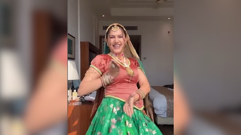 सपना चौधरी ने 'हरियाणा में रौला' गाने पर जमकर काटा बवाल, घाघरा चोली पहन किया ऐसा डांस, 8 घंटे में व्यूज लाखों पार
