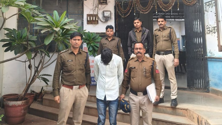 Fake Patwari: फर्जी विकलांगता सर्टिफिकेट से बन गया था पटवारी, पुलिस को लगातार दे रहा था चकमा... आरोपी हंसराज मीणा गिरफ्तार