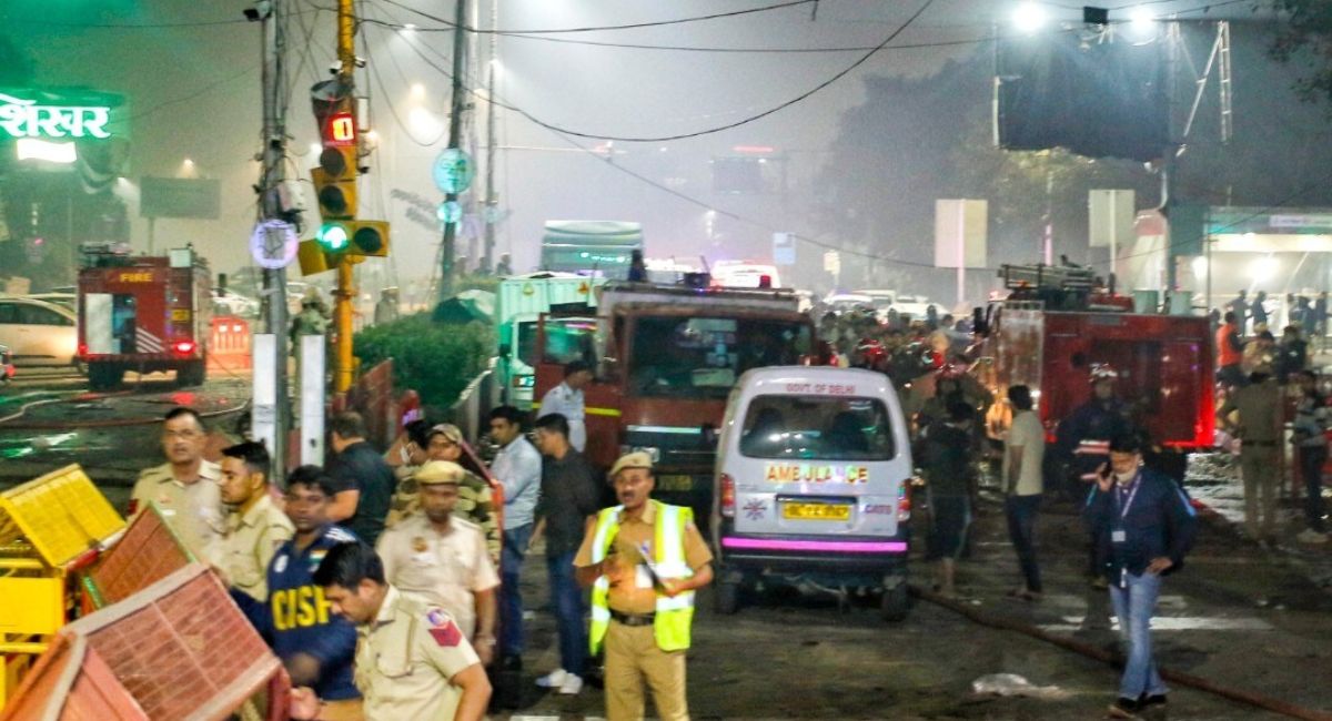 लाल किला बड़ा ब्लास्ट, लोगों के उड़े चीथड़े, 200 मीटर तक दिखा धमाके का असर