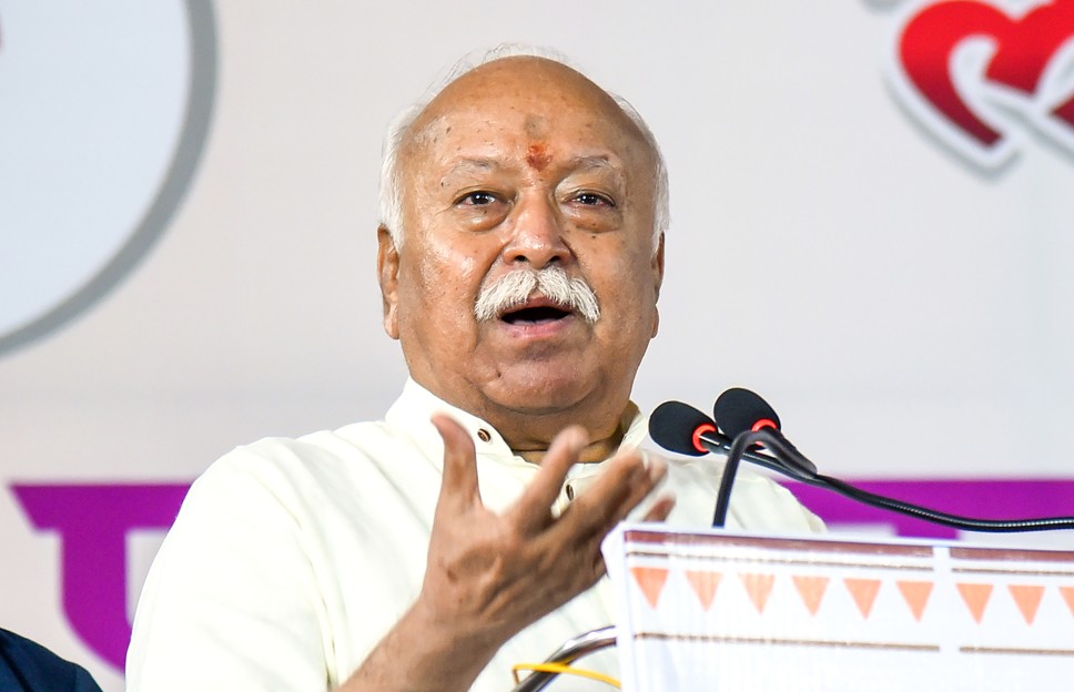 नरेंद्र मोदी सरकार अड़ने और तनकर खड़े रहने वाली सरकार है: RSS चीफ मोहन भागवत