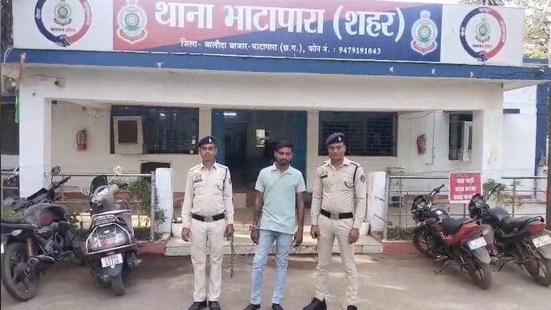 Baloda Bazar: किराए पर दिया बैंक अकाउंट, बदले में मिला 10000 रुपये, अब पुलिस ने युवक को गिरफ्तार कर भेजा जेल
