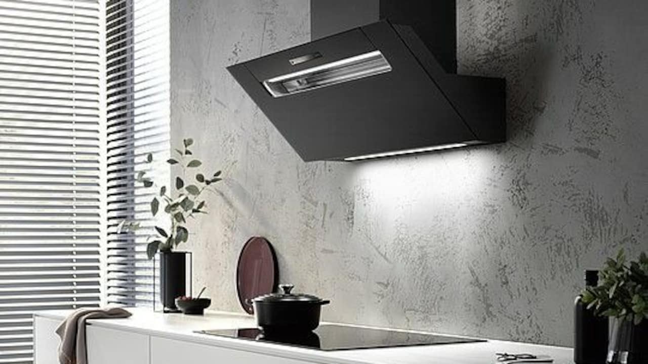 Why Kitchen Still Smells After Installing a Chimney? Top Causes and Fixes.