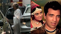 Dharmendra's <i>Mera Gaon Mera Desh</i> Co-Star Asha Parekh Meets The Deols To Offer Her Condolences