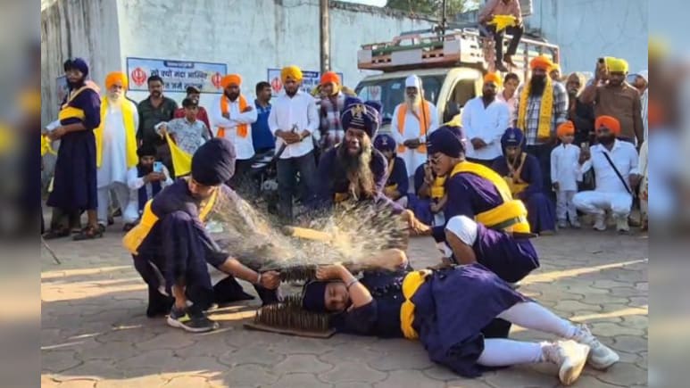 Guru Nanak Jayanti 2025: गुरुनानक देव के 556वें प्रकाश पर्व, सिख समाज ने निकाला नगर संकीर्तन जुलूस 