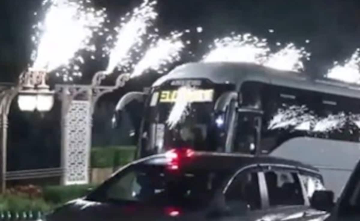 VIDEO: देखिए भारतीय महिला क्रिकेट टीम का ग्रैंड वेलकम, प्रधानमंत्री मोदी से आज शाम होगी मुलाकात