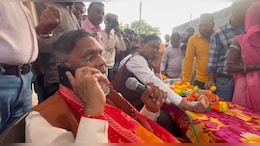 ऊर्जा मंत्री ने ठंड में रात को लगाई चौपाल, ग्रामीण बोले- खाद की धड़ल्ले से हो रही कालाबाजारी