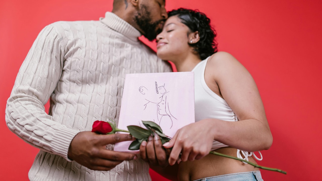 Make first date memorable with these gift ideas for him