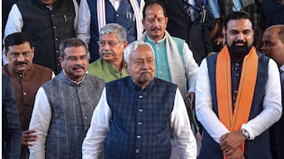 बिहार में उद्योग से रोजगार पैदा करने के दावों के बीच फैक्ट्रियों की संख्या घटी, रोजगार भी पड़ी मार