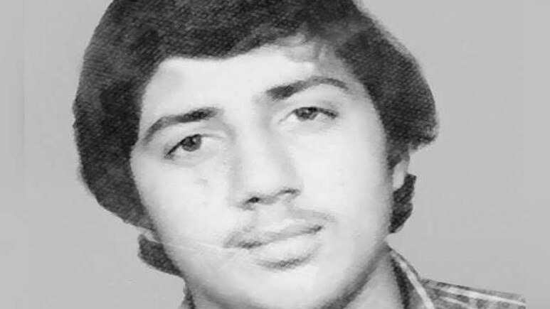 फोटो में इस लड़के को पहचाना? कभी पैसे लगाने से डरते थे प्रोड्यूसर, पिता ने लगाई बाजी और बना दिया सुपरस्टार