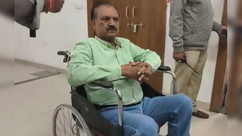 एमपी में SIR टीम पर हमला! वोटर लिस्ट अपडेट करने गई टीम को ग्रामीणों ने मारे पत्थर; नायब तहसीलदार और BLO घायल