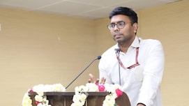 UPSC Success Story: इसे कहते हैं हौसलों की उड़ान! रिक्शे वाले के बेटे ने पहले अटेंप्ट में निकाला UPSC