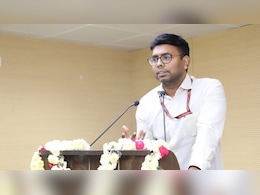 UPSC Success Story: इसे कहते हैं हौसलों की उड़ान! रिक्शे वाले के बेटे ने पहले अटेंप्ट में निकाला UPSC