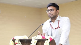 इसे कहते हैं हौसलों की उड़ान! रिक्शे वाले के बेटे ने पहले अटेंप्ट में निकाला UPSC