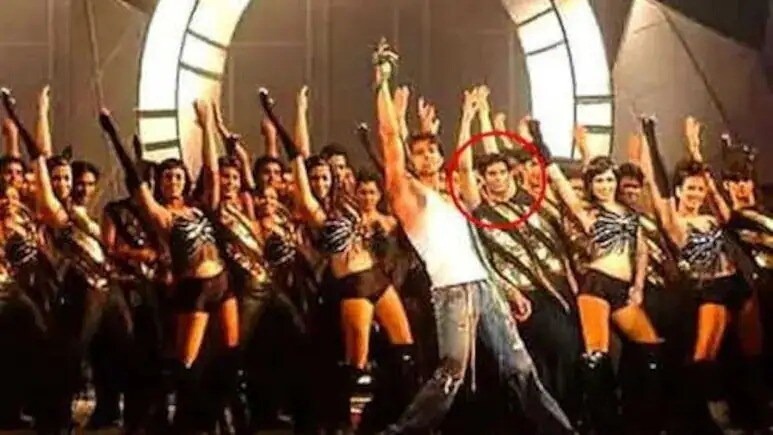 धूम में ऋतिक के पीछे डांस कर रहा लड़का 27 में बना सुपरस्टार, टीवी एक्ट्रेस से हुई मोहब्बत, 34 में हुई मौत...पहचाना क्या?