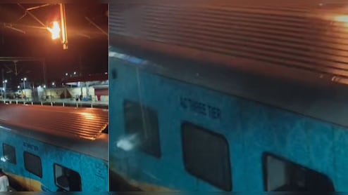 काचेगुडा एक्सप्रेस के एसी कोच के ऊपर बिजली लाइन में लगी आग, रेलवे स्&zwj;टेशन पर मची अफरा तफरी