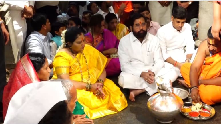 Kartiki Ekadashi 2025: एकनाथ शिंदेंकडून विठ्ठल- रुक्मिणीची महापूजा संपन्न! पंढरीत लाखो भाविकांचा मेळा