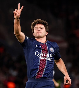 Joao Neves Late Show Sends PSG Top Of Ligue 1, Strasbourg Down Lille