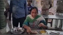 टोंक कलेक्टर ने अन्नपूर्णा रसोई में बना खाना खाया, द&zwj;िए खास निर्देश
