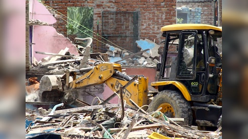 बिहार में गरज रहा योगी का बुलडोजर मॉडल, अब मुजफ्फरपुर में अवैध निर्माण पर चला महाबली