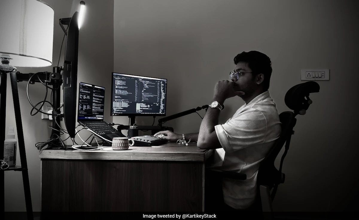 Techie's 2-6 AM Work Schedule Sparks Online Debate