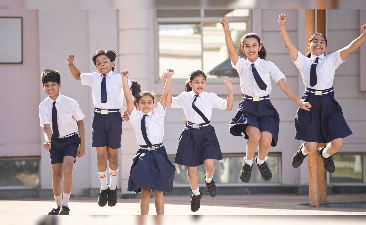 School Leave Today: भारी बारिश के चलते इन जिलों में स्‍कूल-कॉलेज बंद, क्‍या बैंकों में भी रहेगी छुट्टी? ये रही पूरी जानकारी