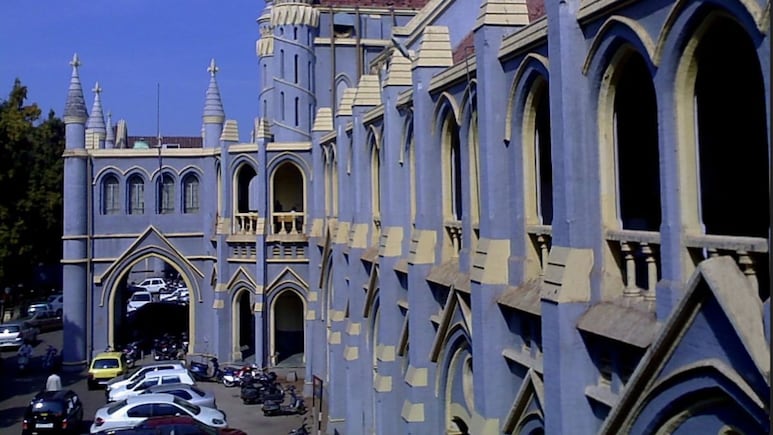 PG सीटों में लगभग 100% आरक्षण! हाईकोर्ट ने कहा—‘शोले वाला डायलॉग नहीं चलेगा’, जानें क्या है पूरा मामला ?