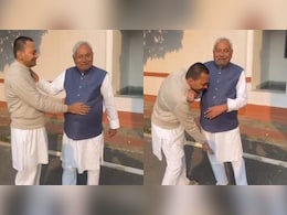पिता से गले मिले, प्रणाम किया.. सीएम नीतीश के साथ बेटे निशांत का वीडियो सोशल मीडिया पर हो रहा वायरल