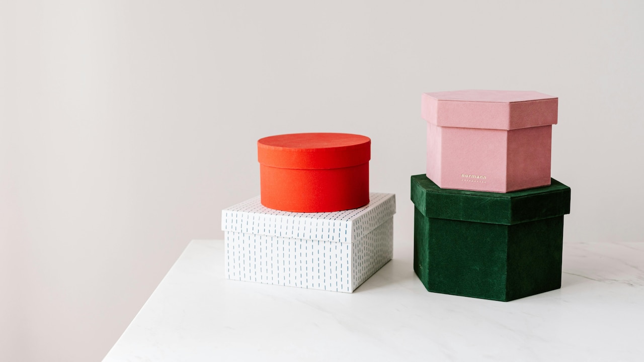 Lightweight gold pieces are perfect for modern brides and tight budgets. Lightweight gold pieces are perfect for modern brides and tight budgets.