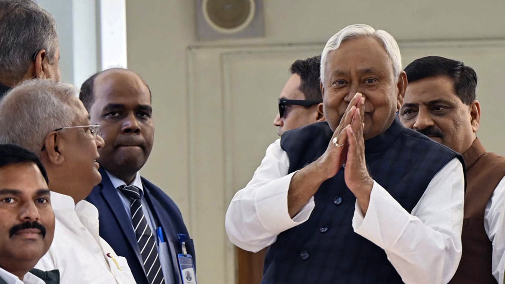 Nitish Kumar Meets Governor, Stakes Claim To Form Next Government In Bihar