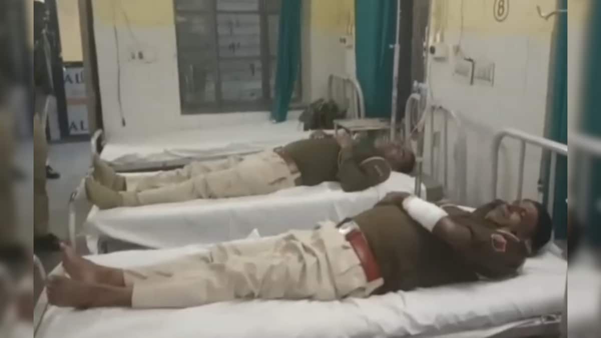 Rajasthan: हिंडोली में ज़मीनी विवाद के चलते दो पक्षों में झड़प, पुलिस पर  हमला किया; कई जवान हुए घायल | Rajasthan: Two groups clashed over a land  dispute in Hindoli, attacking police;